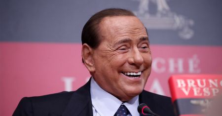 "Za milczenie płacił domami". Berlusconi ponownie stanął przed sądem