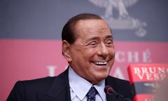 "Za milczenie płacił domami". Berlusconi ponownie stanął przed sądem