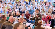 Koncert orkiestry wojskowej na zakończenie Dnia Flagi w Toruniu
