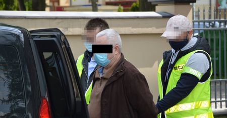 Zaatakował siekierą kobietę. Zgwałcił ją, kiedy umierała. Wpadł po 30 latach, w więzieniu spędzi resztę życia