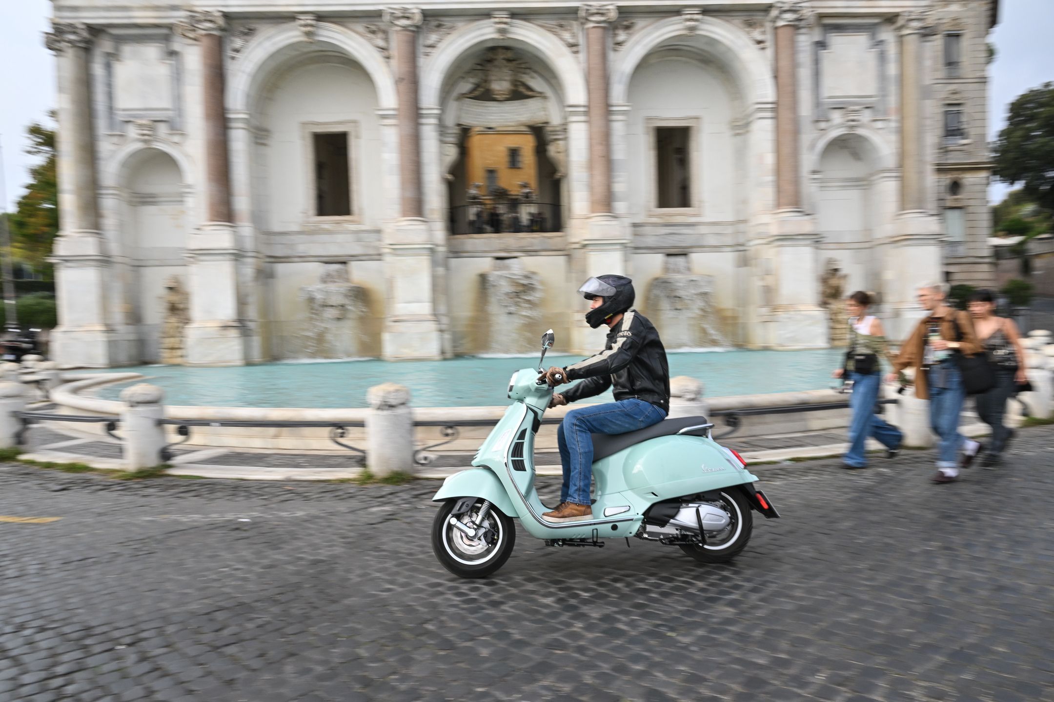 Vespa GTS