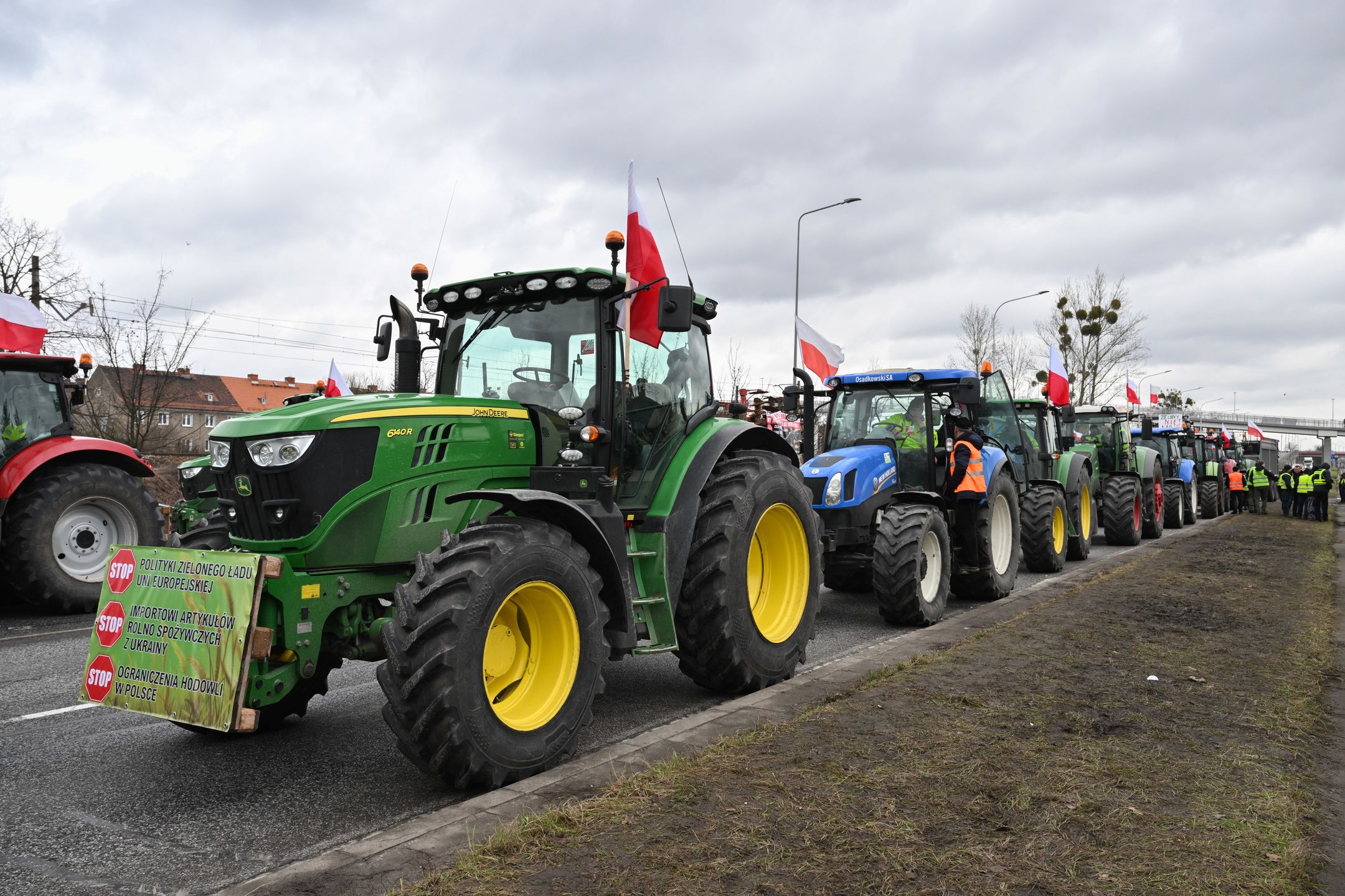 Protest rolników na al. Jana III Sobieskiego we Wrocławiu. Zdjęcie z 12 lutego