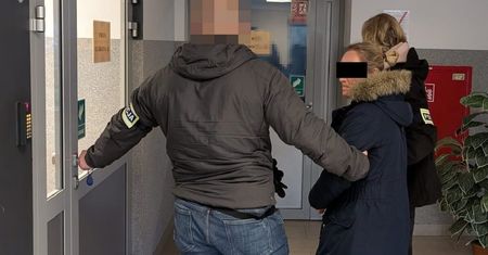 Narkobiznes na szeroką skalę rozbity. Wspólna akcja policji z Lublina i Kielc. Trzy osoby zatrzymane za handel substancjami zakazanymi