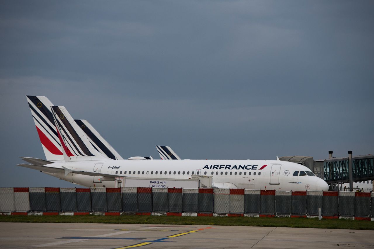 Chaos na głównym lotnisku Paryża. Odwołano co piąty lot