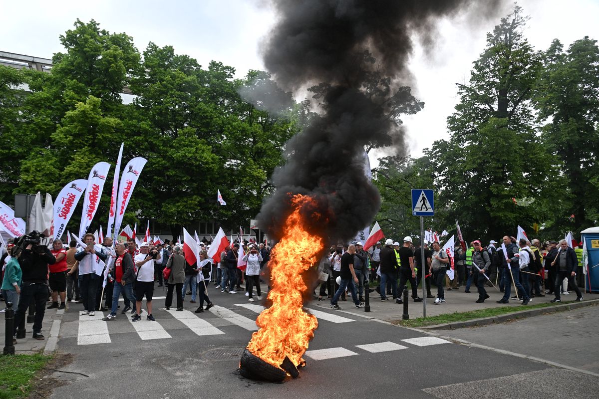 manifestacja, protest, Europejski Zielony Ład, dziennikarka Protestujący zaatakowali dziennikarkę. Chcecie zadymy?