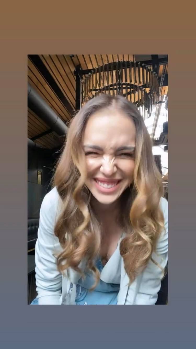 Anna Wendzikowska promuje produkty pośladkami