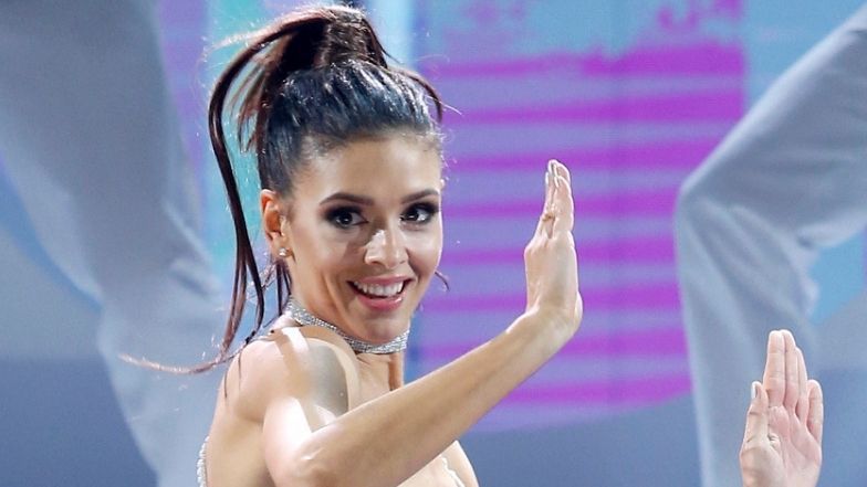 Klaudia Halejcio pozuje w marmurowym holu