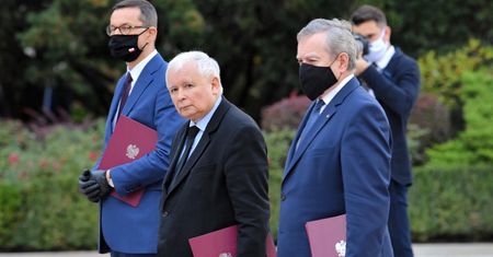 Zaprzysiężenie rządu. Jarosław Kaczyński jako jedyny bez rękawiczek. Ale to nie wszystko