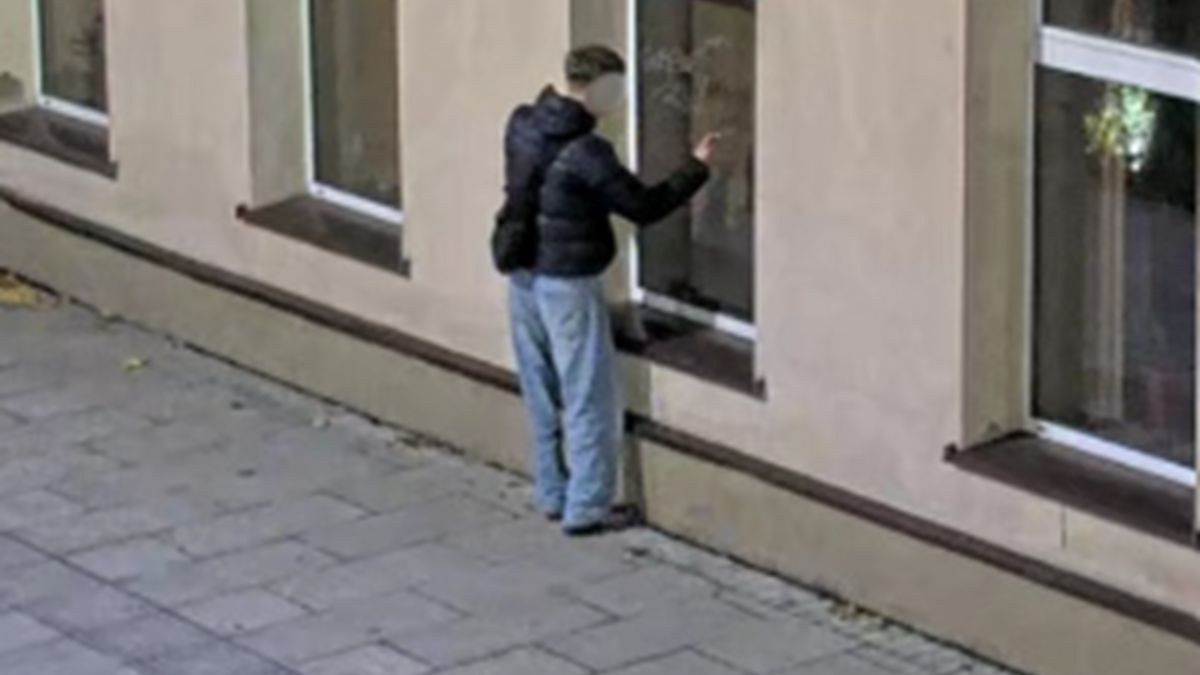 Strażnicy przyłapali wandali.