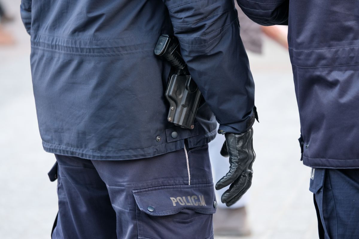 Policjant przyniósł broń myśliwską na komendę. Jest akt oskarżenia