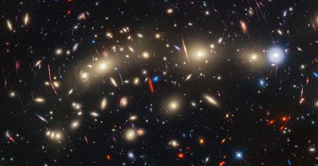 Teleskopy Webb i Hubble połączyły siły. Podwójnie kosmiczne zdjęcie