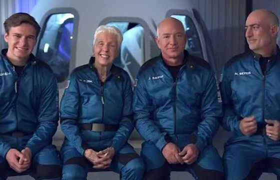 Jeff Bezos: misją Blue Origin nie jest ucieczka z Ziemi, ale jej ochrona