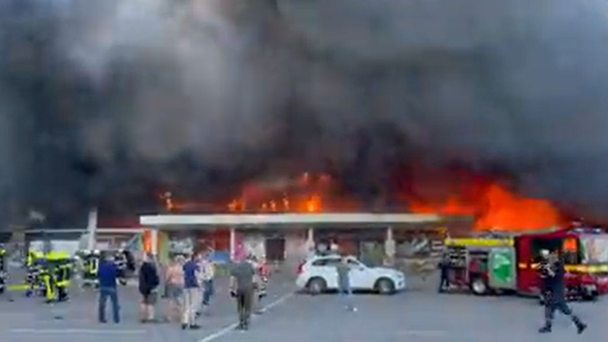 Płonące centrum handlowe w Ukrainie 