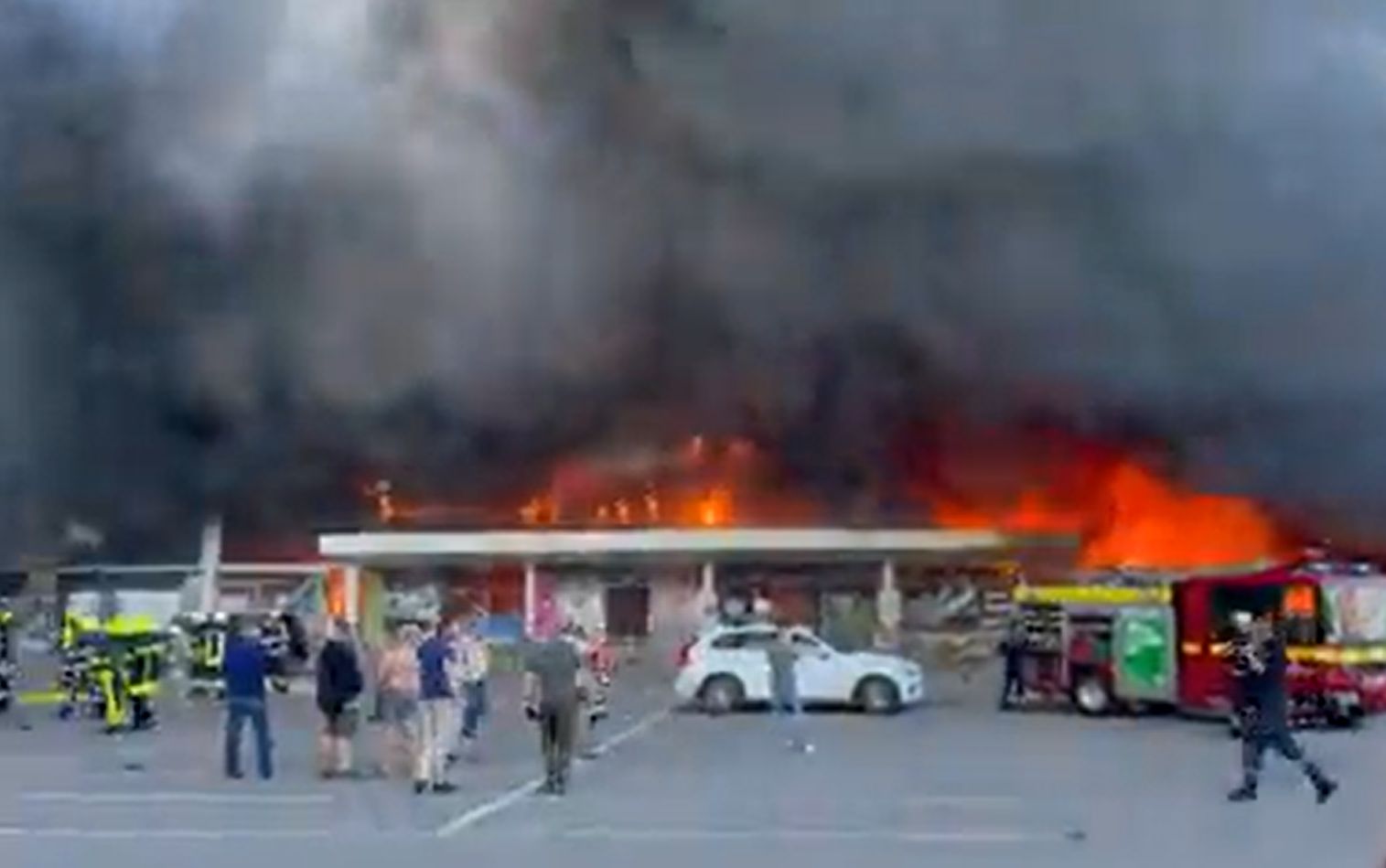 Atak na centrum handlowe w Ukrainie. Wielki pożar! "Liczba ofiar niewyobrażalna"