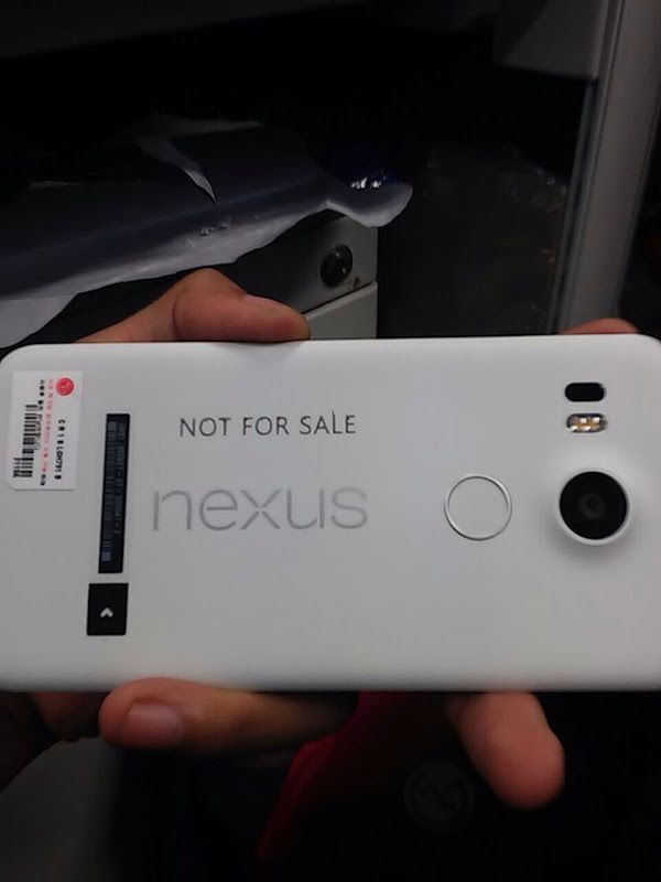 Huawei Nexus pojawił się na dokładnym renderze. Aktualizacja: jest i zdjęcie Nexusa LG 2
