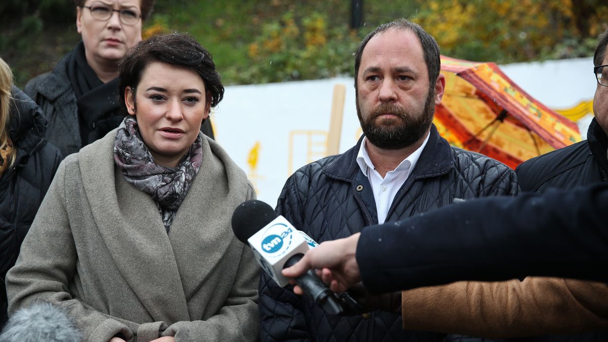 Prof. Jan Hartman i ówczesna rzeczniczka SLD, Anna Maria Żukowska, podczas konferencji prasowej w sprawie powołania Honorowego Komitetu Referendum Aborcyjnego