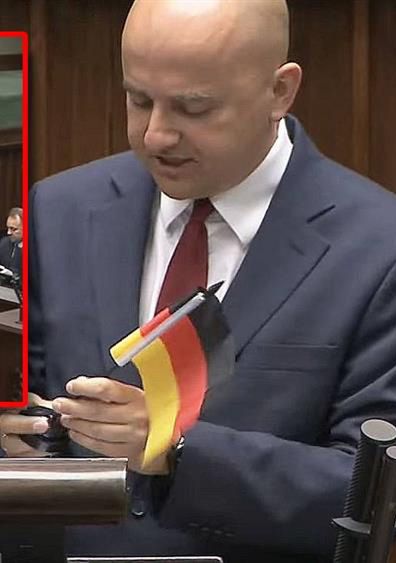 Matecki prowokuje. Przyniósł do Sejmu flagę Niemiec