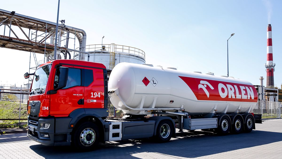 TRZEBINIA, MALOPOLSKIE, POLAND - 2025/04/09: Orlen refinery truck is seen as servicemen perform a JOINT PATROL-25 exercise, the National Contamination Detection and Alerting System at the ORLEN Poudnie S.A. refinery. Army personnel, fire-fighters, medical personnel, policemen perform joint training on how to behave in case of nuclear contamination terror attack in very difficult conditions at a petrol refinery. (Photo by Dominika Zarzycka/SOPA Images/LightRocket via Getty Images)