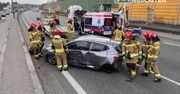 Groźny wypadek w Warszawie. Zderzenie ciężarówki z samochodem osobowym na trasie S8