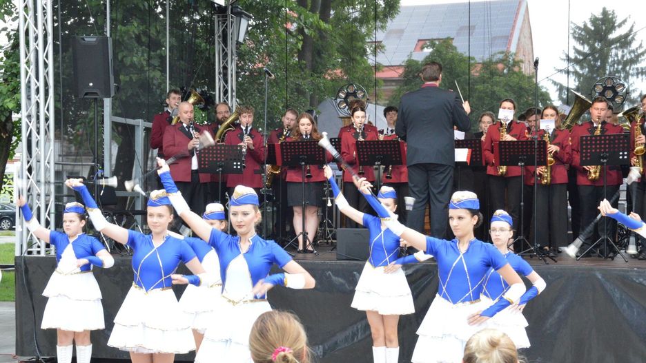 Bardzo dobra zabawa na jubileuszu Rozwadowa 