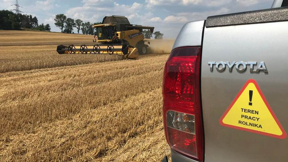 Zniwa to tylko kilka dni w roku - przekonują rolnicy i apelują do miastowych, aby nie skarżyć sie policji