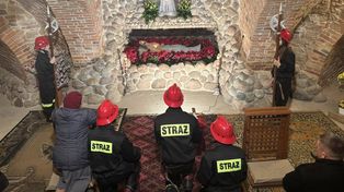 Borkowice: Triduum Paschalne i Wielkanoc. Strażacy aktywnie uczestniczyli w organizacji świąt, trzymali straż przy Grobie Pańskim