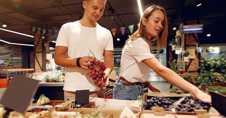 Randka w ciemno w warzywniaku. Supermarkety przejmują rolę aplikacji randkowych