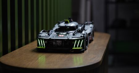 Hipersamochód Peugeota postawisz na półce. Nowy zestaw Lego Technic