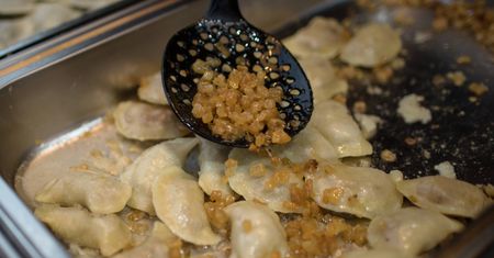 60 zł za kilogram pierogów z kapustą i borowikami. "Absurdalne ceny. Nie mam dobrych wiadomości"