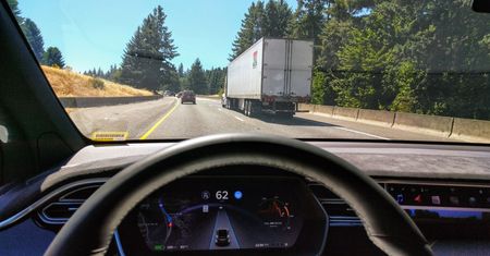 Autopilot w sądzie. Rodziny ofiar pozywają Teslę