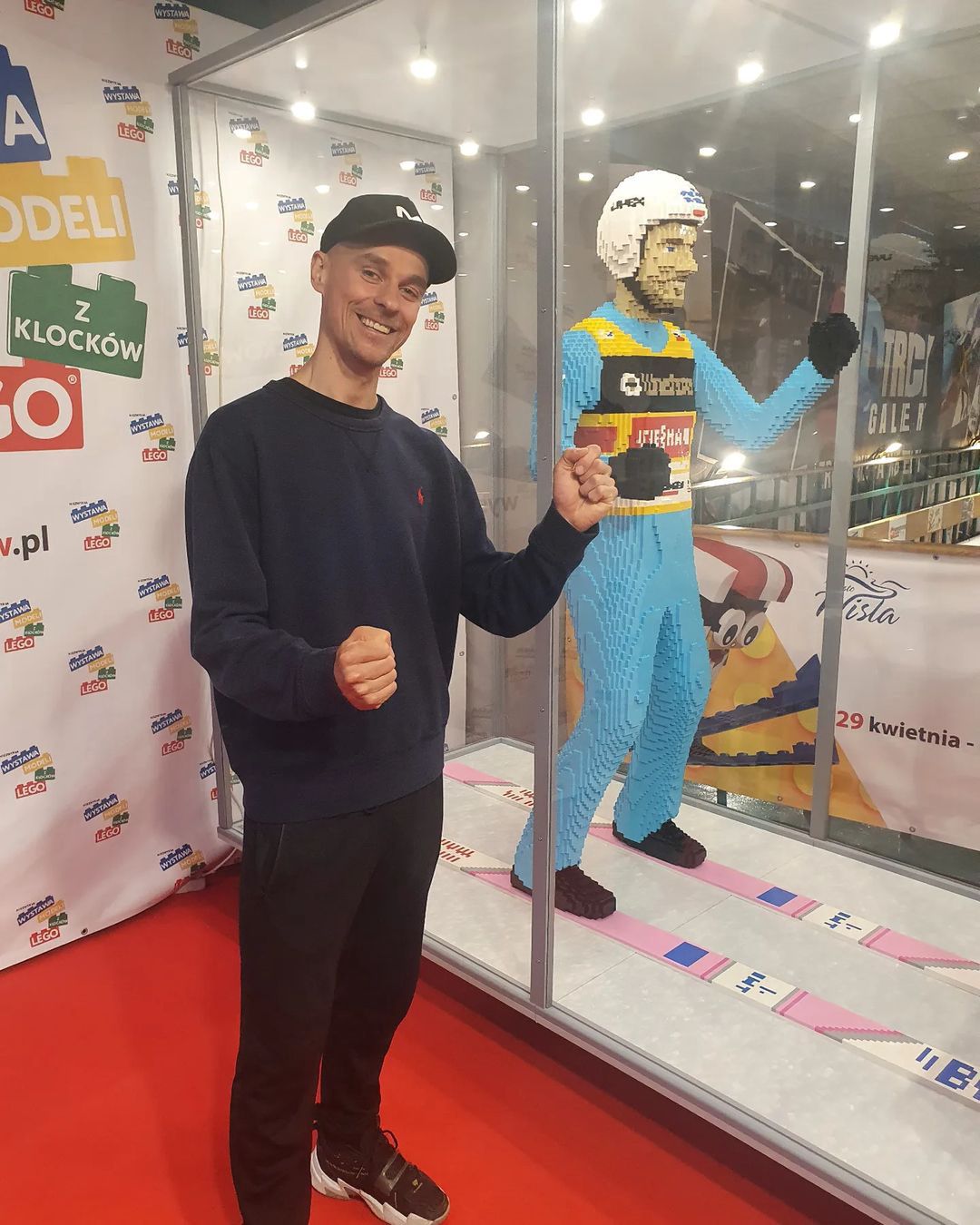 Piotr Żyła ze swoim sobowtórem z Lego