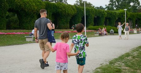 Nie 800 zł, a 400 zł. ZUS może przyciąć rodzicowi świadczenie