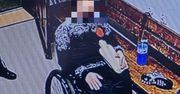 33-latek na wózku inwalidzkim zatrzymany z narkotykami. W "worku na mocz" miał pół kg klefedronu