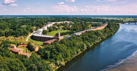 Tam, gdzie historia łączy się z naturą - TrekTours i Columbia zapraszają na rajd pieszy w Modlinie