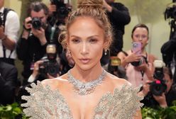 Wyglądała zjawiskowo. Jennifer Lopez na MET Galę 2024 przyszła w "nagiej" sukience