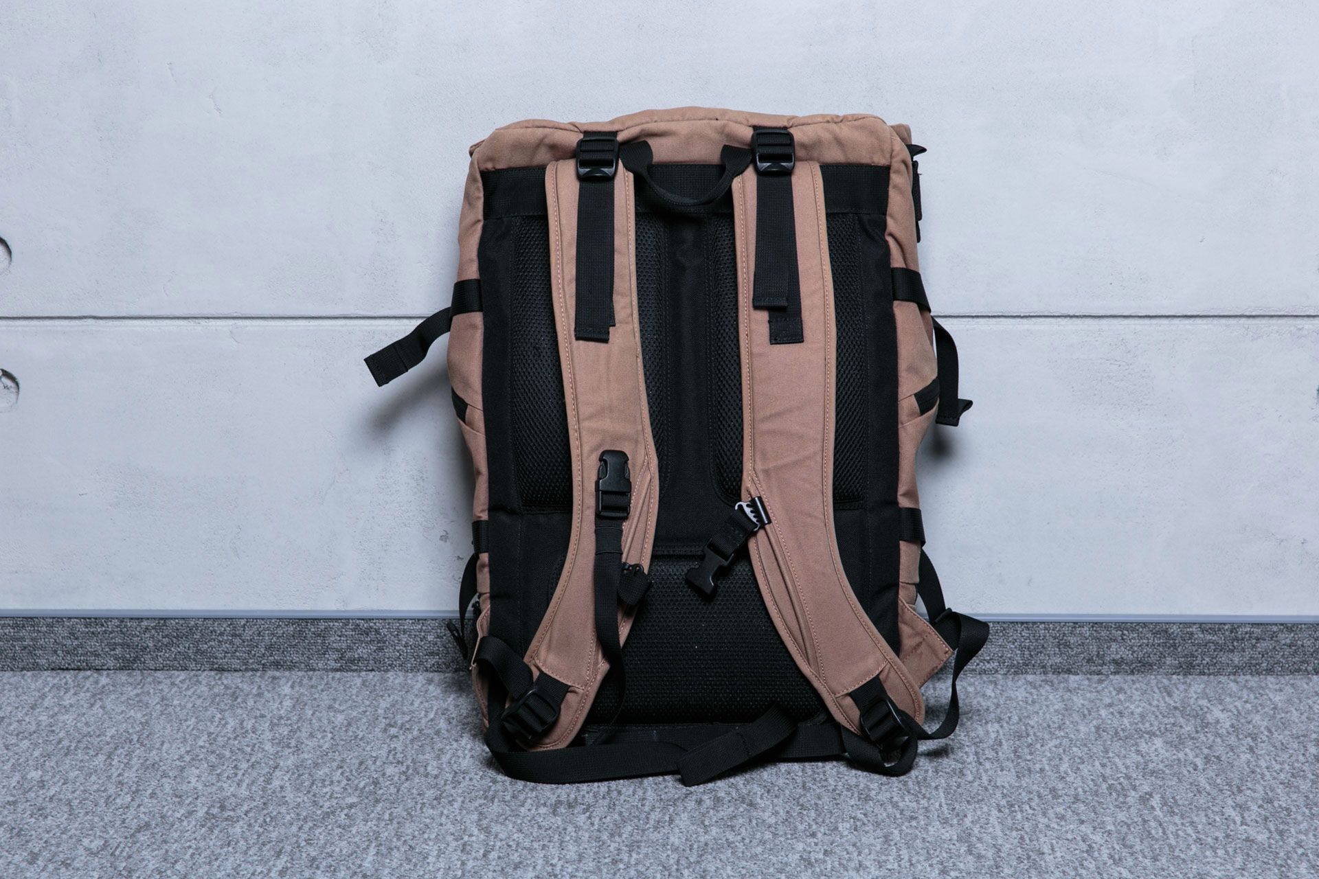 Crumpler The Base Park - praktyczny plecak dla cyfrowych nomadów z aparatem 2