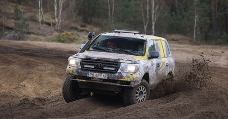 Największa i najcięższa rajdówka. Pod maską "oszczędne" V8, którego nie da się remontować