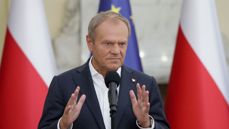 Donald Tusk
Warszawa, 03.09.2024. Premier Donald Tusk podczas konferencji prasowej po posiedzeniu rz�du w siedzibie KPRM w Warszawie, 3 bm. Rada Ministr�w przyj�a projekt ustawy o dochodach jednostek samorz�du terytorialnego, kt�ry zak�ada, �e od przysz�ego roku dochody samorz�d�w z PIT i CIT b�d� liczone jako procent od dochod�w podatnik�w z terenu danej JST. (amb) PAP/Tomasz Gzell
Tomasz Gzell
Kancelaria Prezesa Rady Ministr�w, kprm, polityk polityka, posiedzenie, Prezes Rady Ministr�w, Rada Ministr�w, rz�d, rz�d Tuska, rz�du, rz�du Tuska, szef rz�du