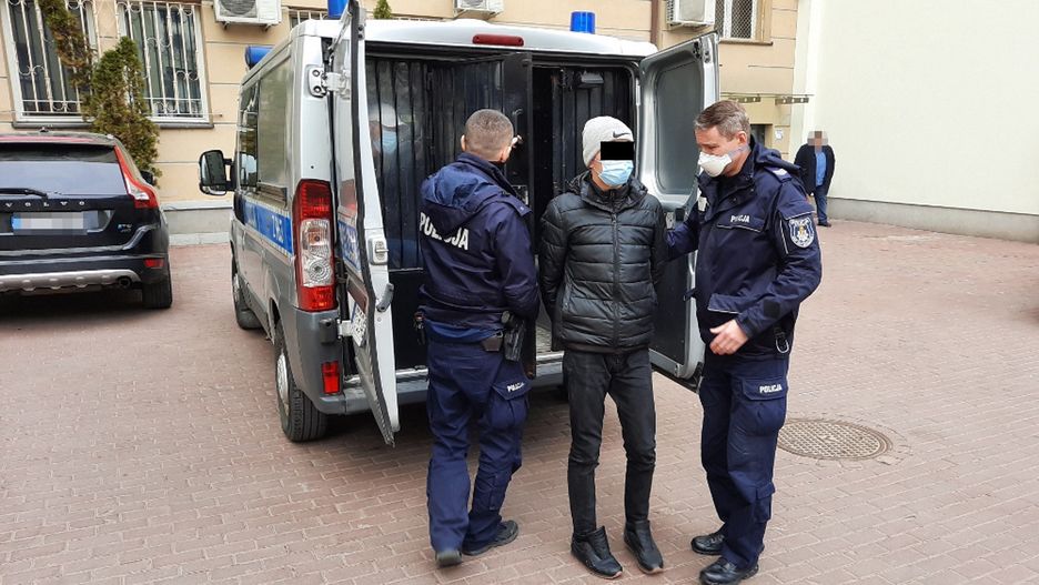 Warszawa. Policja zatrzymała podejrzanego pracownika punktu prasowego