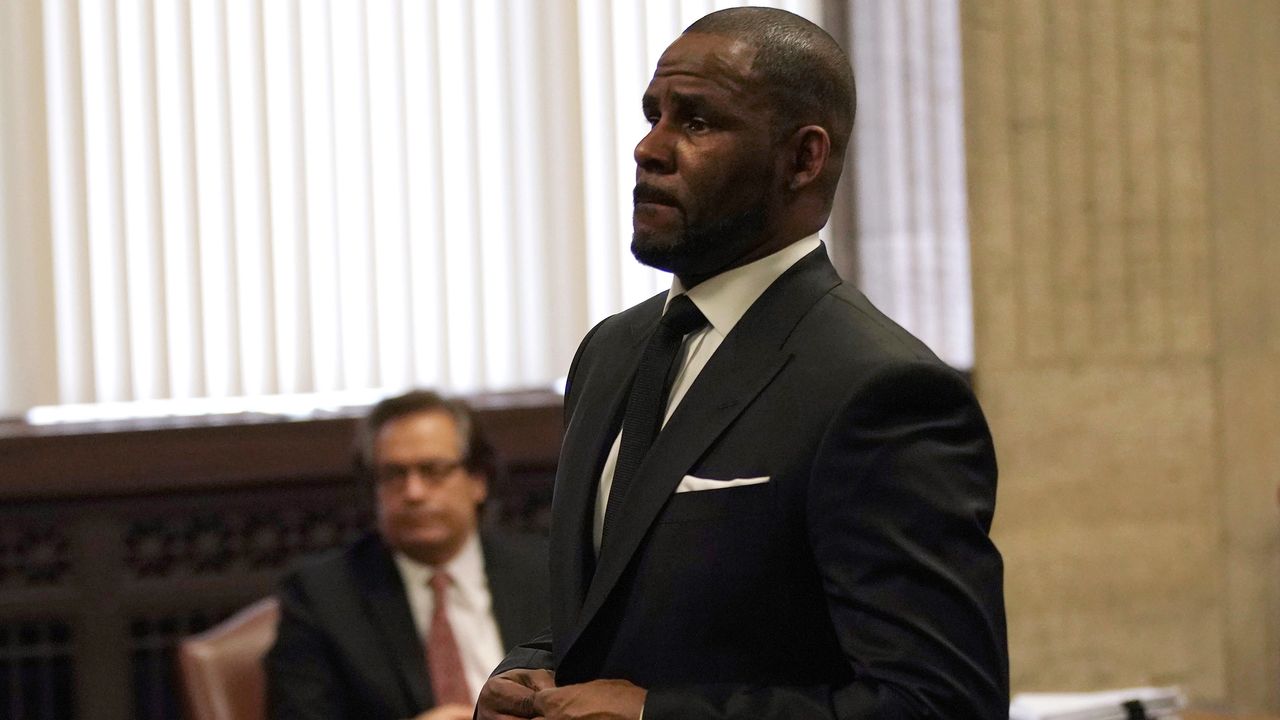 R. Kelly kontrolował wszystko, co robiły. Te zeznania go pogrążają