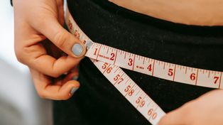 Tych owoców unikaj, jeśli chcesz schudnąć. Dietetyk pokazuje listę