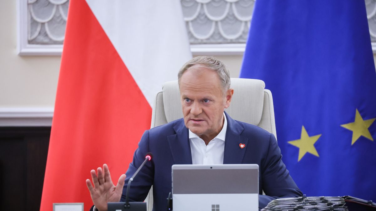 Warszawa, 20.05.2025. Premier Donald Tusk na posiedzeniu rządu w siedzibie KPRM w Warszawie, 20 bm. Rząd zajmie się m.in. kolejnym pakietem projektów deregulacyjnych. (mr) PAP/Leszek Szymański