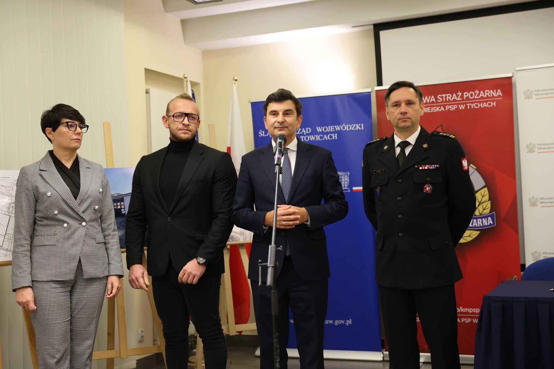 Tychy: podpisano umowę na rozbudowę komendy miejskiej. Nowy magazyn ma poprawić warunki pracy strażaków i zadbać o bezpieczeństwo obywateli