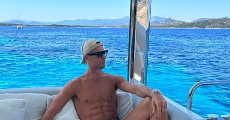 Ronaldo wypoczywa na wakacjach. Pławi się w luksusach