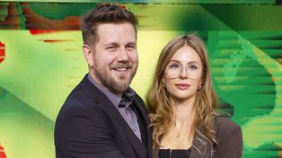 Sielanka u Antoniego Królikowskiego. Pokazał rowery z Izabelą i córką. Do zdjęcia załapał się też... SŁAWNY WUJEK! (FOTO)