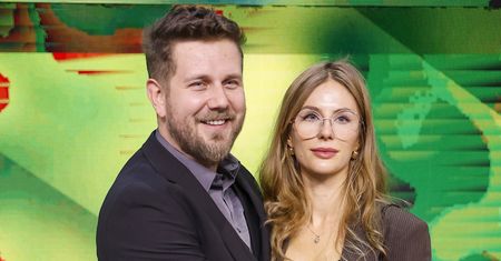 Sielanka u Antoniego Królikowskiego. Pokazał rowery z Izabelą i córką. Do zdjęcia załapał się też... SŁAWNY WUJEK! (FOTO)