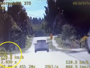 Karmanowice: 18-latek jechał przez wieś z prędkością 126 km/h