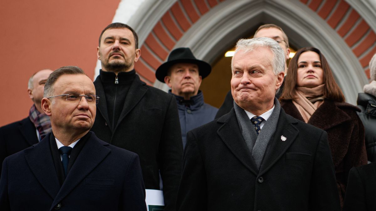 VILNIUS, LITHUANIA - 2024/01/21: Lithuanian President Gitanas Nausda (R), Polish President Andrzej Duda (L), Ukrainian Ambassador in Lithuania Petro Beshta (2nd row, L), and Belarusian opposition leader Sviatlana Tsikhanouskaya (2nd row, R) take part in the 161st anniversary of the January Uprising at the Rasu Cemetery. (Photo by Yauhen Yerchak/SOPA Images/LightRocket via Getty Images)