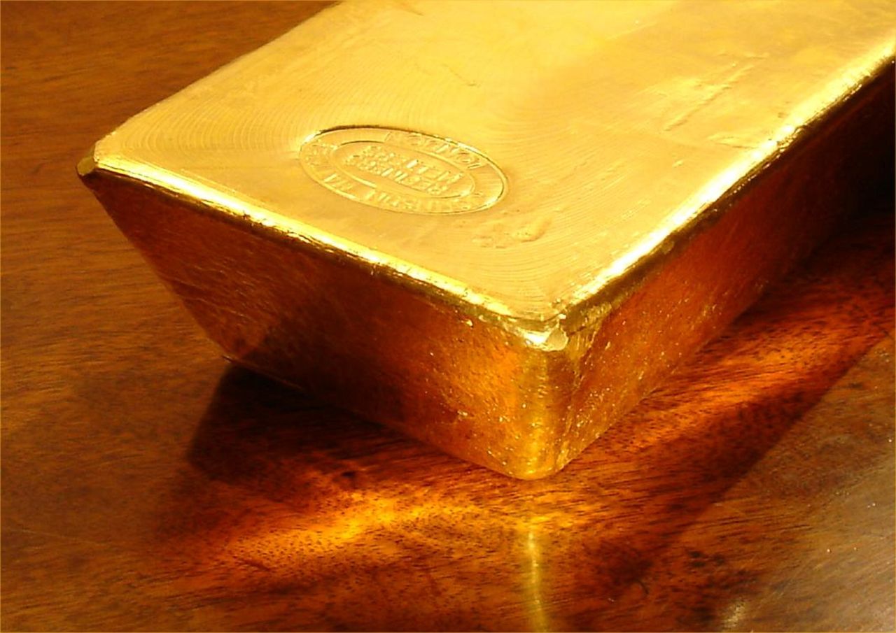 Gold prices surge to highest since mid-May amid rate cut talks