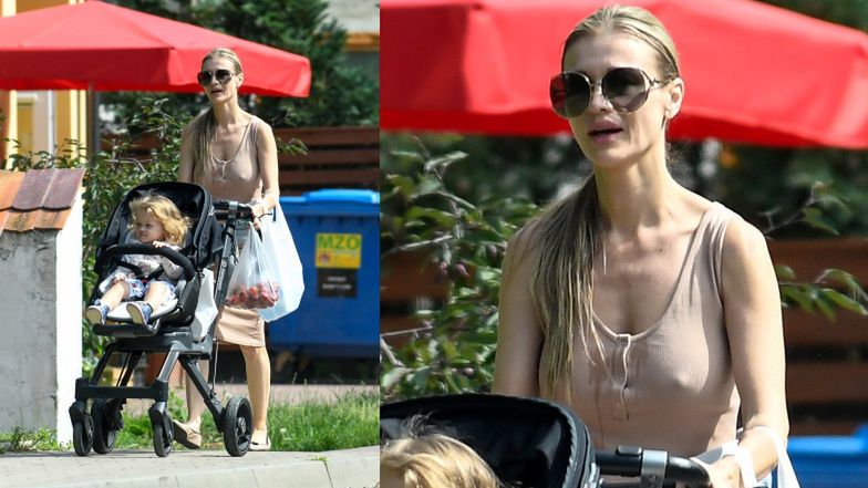 Joanna Krupa na spacerze z mamą i córką